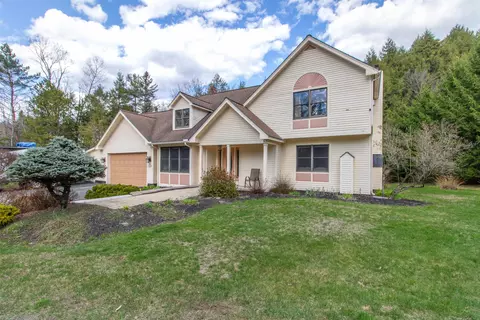 322 Farmer Dr, Saint Johnsbury, VT 05819