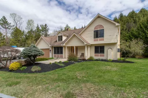 322 Farmer Dr, Saint Johnsbury, VT 05819