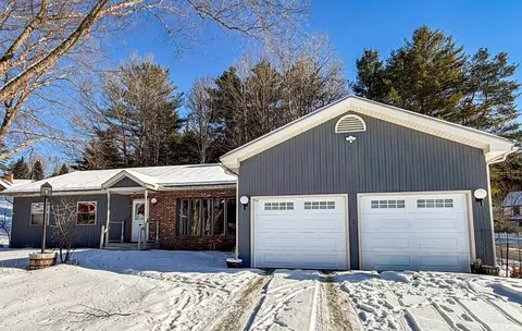 394 Farmer Dr, Saint Johnsbury, VT 05819