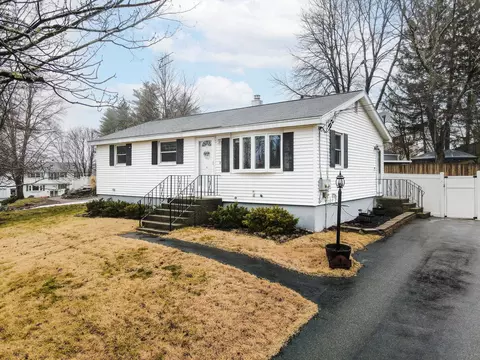 4 Kittery Dr, Nashua, NH 03062