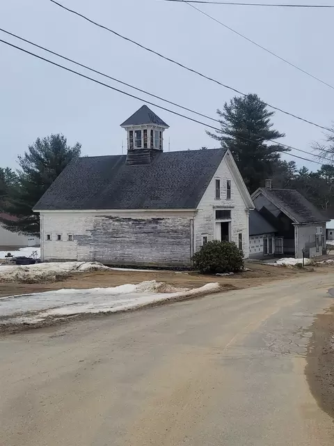 8 Lovejoy Rd, Loudon, NH 03307