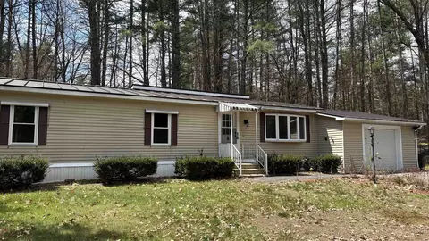 15 Edgewood Dr, Hopkinton, NH 03229