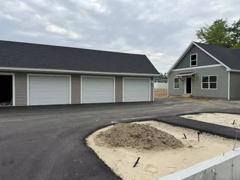 25 Woodland Way # B, Plymouth, NH 03264