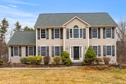 18 Koper Ln, Pelham, NH 03076