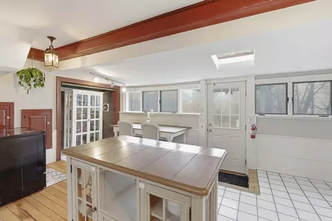 Kitchen - 134 Range Rd, Windham, NH 03087 photo 3 of 5