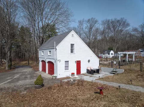 Exterior - 134 Range Rd, Windham, NH 03087 photo 6 of 9