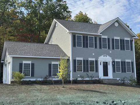 83 Lantern Dr, Sandown, NH 03873