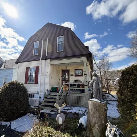 46 Hough St, Dover, NH 03820