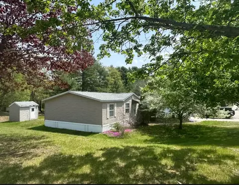 2 Sagamore Ln, Rochester, NH 03867