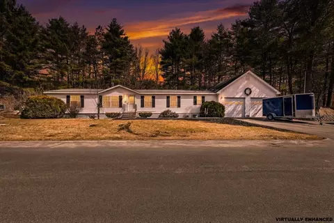18 Stacey Dr, Hopkinton, NH 03229