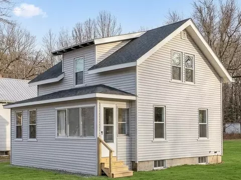 82 Howard St, Winchester, NH 03470