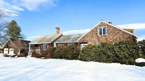 37 Cooks Pond Rd, Weathersfield, VT 05156