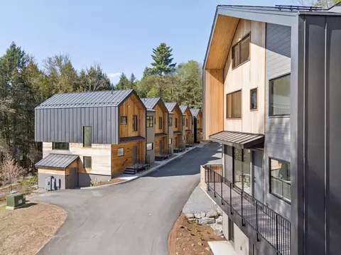 52 Slate Hill Rd # B, Stowe, VT 05672