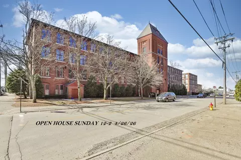 471 Silver St #403, Manchester, NH 03103