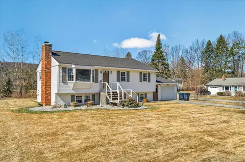 681 Colonial Dr, Hartford, VT 05001