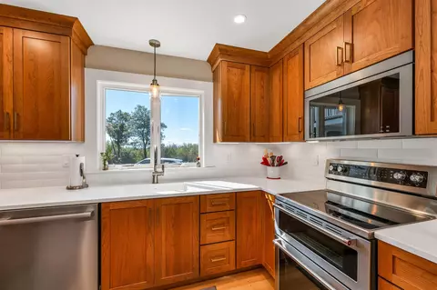 Kitchen - 33 Sky Ln, Wolfeboro, NH 03894 photo 2 of 2