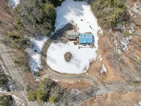 7 Best Rd, Hartland, VT 05048