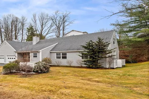 25 Pinewood Village Rd #25, Lebanon, NH 03784