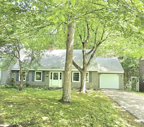 12 Laurel Cir, Wolfeboro, NH 03894