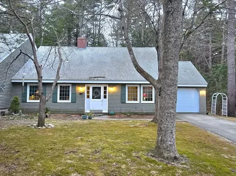 12 Laurel Cir, Wolfeboro, NH 03894