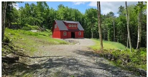 320 W Rowe Hill Rd, Brownsville, VT 05037
