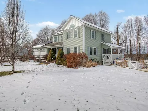 31 Horseshoe Cir, Milton, VT 05468