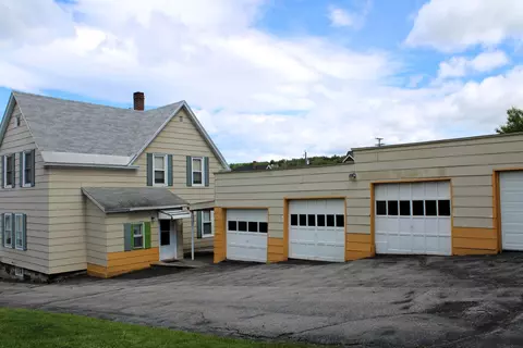 612 Rockingham St, Berlin, NH 03570