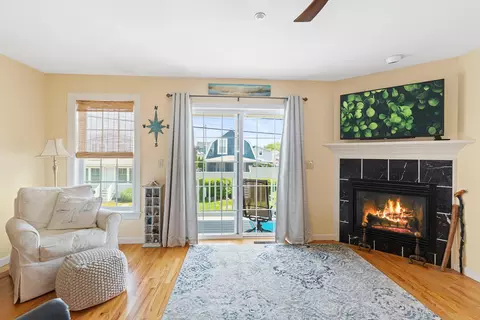 Living - 29 Nudd Ave #A, Hampton, NH 03842 photo 3 of 4
