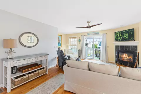 Living - 29 Nudd Ave #A, Hampton, NH 03842 photo 2 of 4