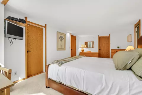Bedroom - 74 Pond View Rd, Winhall, VT 05340 photo 3 of 11