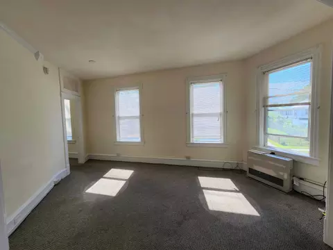 Living - 25 Intervale Ave, Burlington, VT 05401 photo 2 of 5