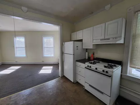 Kitchen - 25 Intervale Ave, Burlington, VT 05401 photo 9 of 13