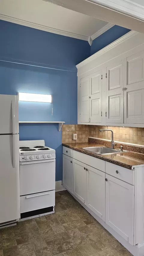 Kitchen - 25 Intervale Ave, Burlington, VT 05401 photo 5 of 13