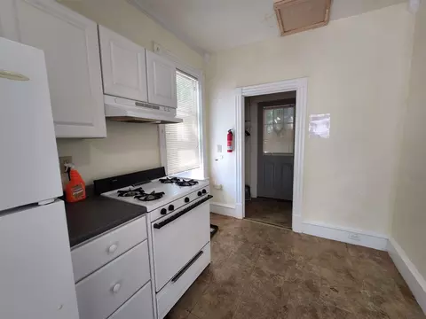 Kitchen - 25 Intervale Ave, Burlington, VT 05401 photo 7 of 13