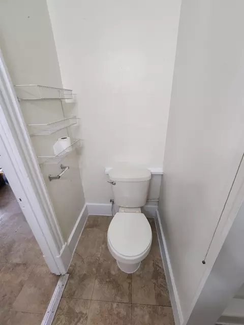 Bath - 25 Intervale Ave, Burlington, VT 05401 photo 6 of 9
