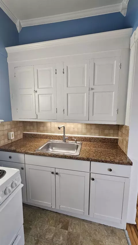 Kitchen - 25 Intervale Ave, Burlington, VT 05401 photo 3 of 13