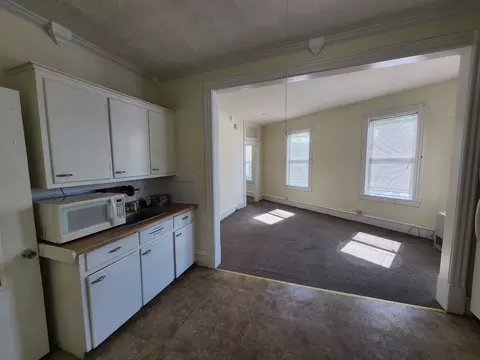Living - 25 Intervale Ave, Burlington, VT 05401 photo 4 of 5