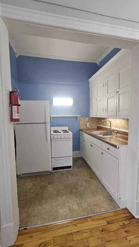 Kitchen - 25 Intervale Ave, Burlington, VT 05401 photo 1 of 13