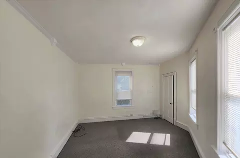 Living - 25 Intervale Ave, Burlington, VT 05401 photo 1 of 5