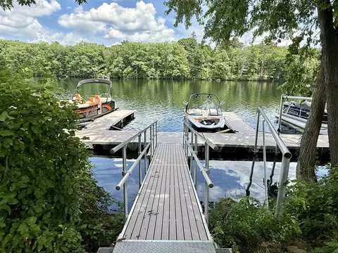 17 River Front Dr #3, Manchester, NH 03102