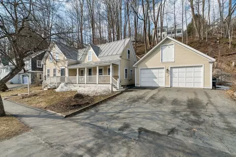 37 South St, Woodstock, VT 05091