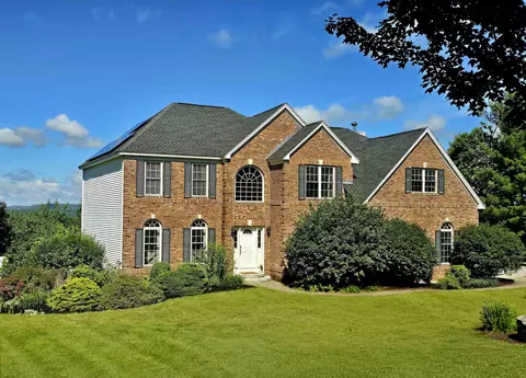 115 Roosevelt Rd, Weare, NH 03281