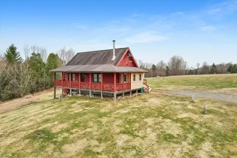 1379 River Rd, Irasburg, VT 05845