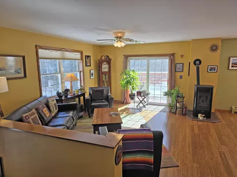 313 S Pine Banks Rd, Putney, VT 05346