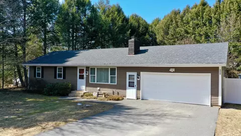 30 Meadow Dr, Springfield, VT 05156