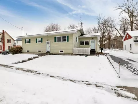 7 Sawyer St, Saint Albans, VT 05478