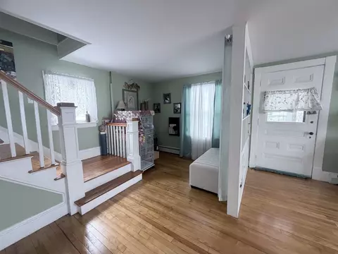 Entry Way - 16 Jefferson Ave, Gilman, VT 05904 photo 4 of 5