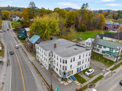 4 Elm St, Lancaster, NH 03584