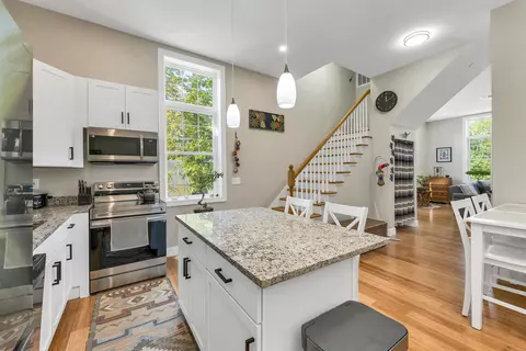 12 Cross St #201, Concord, NH 03303