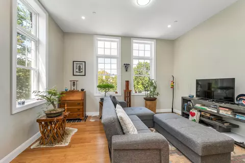 12 Cross St #201, Concord, NH 03303